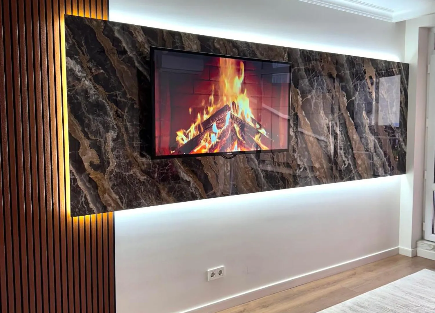Терраса- Тв Напротив Кровати- Вид На Горы Almaty Apartment
