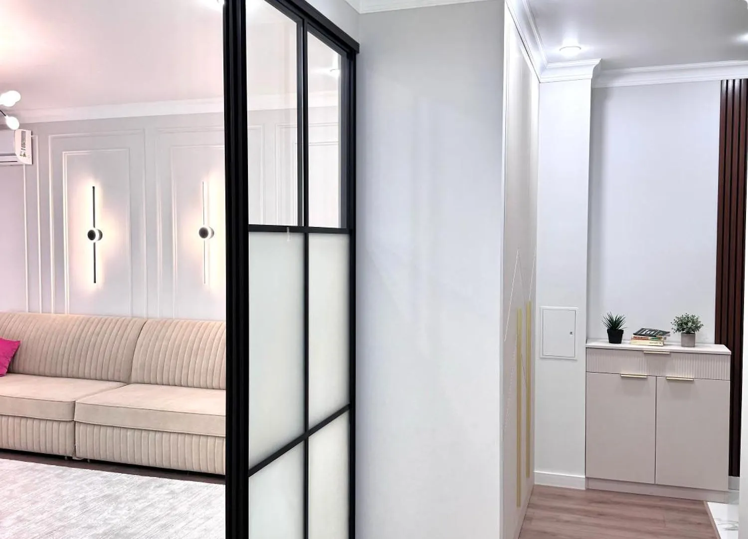 Терраса- Тв Напротив Кровати- Вид На Горы Almaty Apartment