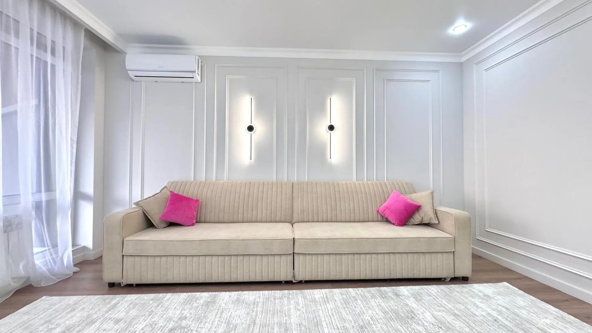 Терраса- Тв Напротив Кровати- Вид На Горы Almaty Apartment